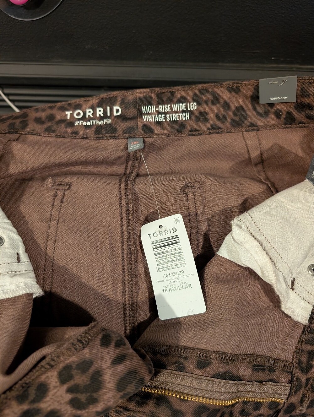 Leopard Print Wide Leg Jeans - Picture 3 of 4